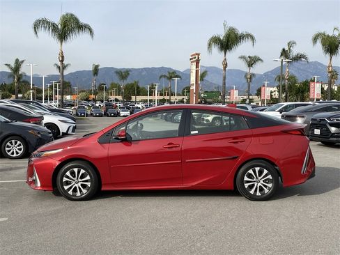Certified 2020 Toyota Prius Prime Limited image 2