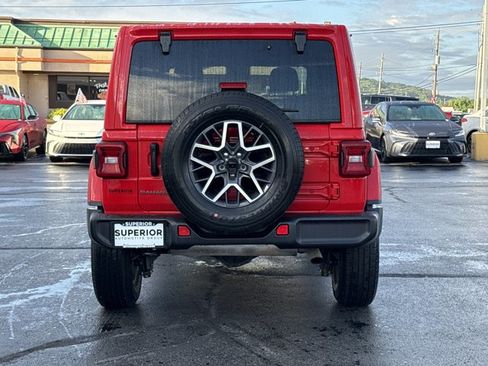 Used 2025 Jeep Wrangler Unlimited Sahara AWD/4WD image 4