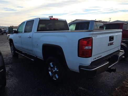 Used 2018 GMC Sierra 2500 SLT w/ Suspension Package, Off-Road image 4