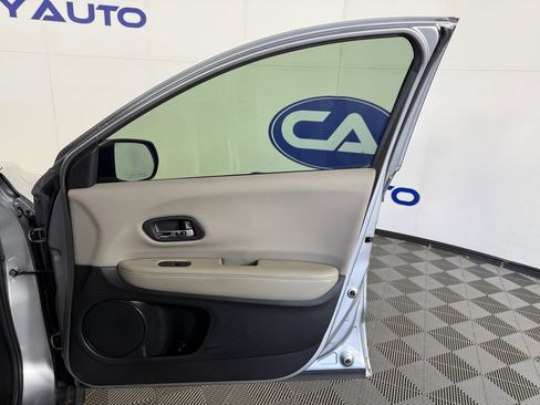 Used 2017 Honda HR-V LX image 15