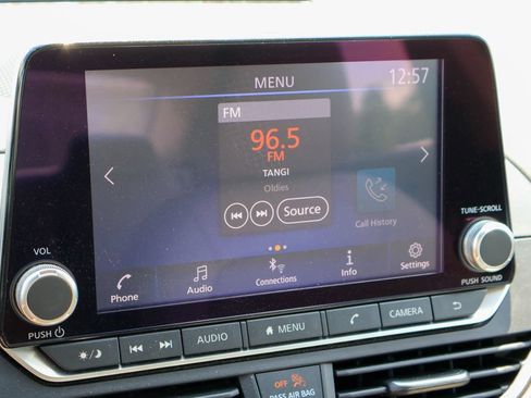 Used 2025 Nissan Altima 2.5 SV FWD image 5