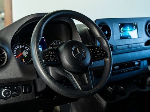 Used 2022 Mercedes-Benz Sprinter 3500 image 31