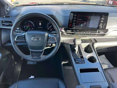 Certified 2024 Toyota Sienna XLE Woodland Edition AWD/4WD image 18
