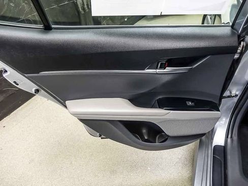 Used 2020 Toyota Camry LE w/ Convenience Package FWD image 21