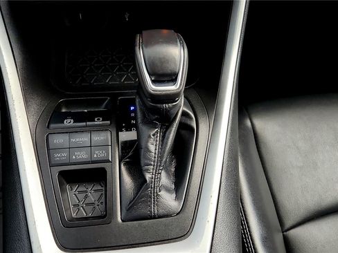 Certified 2022 Toyota RAV4 XLE Premium image 41