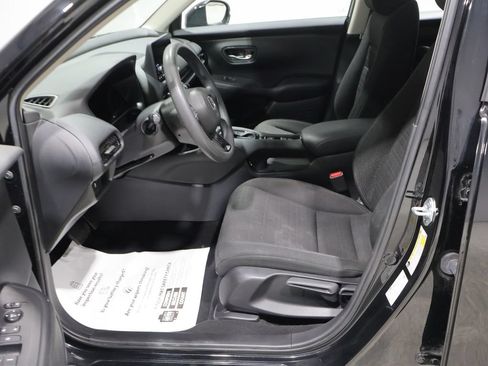 Used 2025 Honda HR-V LX image 9