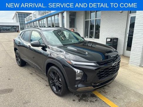 Used 2025 Chevrolet Trax ACTIV w/ Sunroof Package FWD image 1