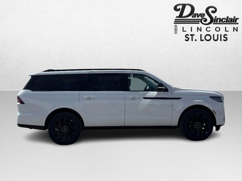 New 2026 Lincoln Navigator L Reserve w/ Jet Appearance Package AWD/4WD image 2