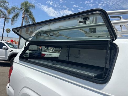 Used 2018 Toyota Tacoma SR RWD image 38