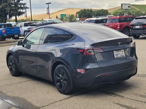 Used 2024 Tesla Model Y Long Range RWD image 6