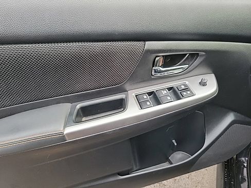 Used 2017 Subaru Crosstrek 2.0i Premium AWD/4WD image 8