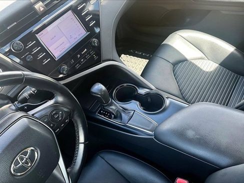 Used 2019 Toyota Camry SE FWD image 18