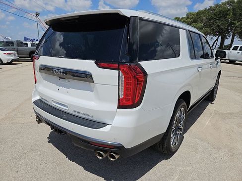 Used 2023 GMC Yukon XL Denali Ultimate AWD/4WD image 7