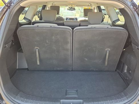 Used 2019 Hyundai Santa Fe XL SE image 17