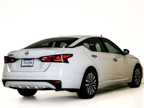 Used 2025 Nissan Altima 2.5 SV FWD image 6