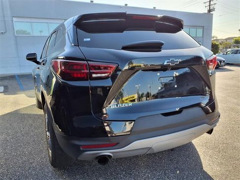 Used 2023 Chevrolet Blazer LT image 3