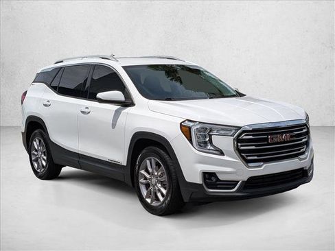 Used 2022 GMC Terrain SLT w/ Infotainment Package II FWD image 3