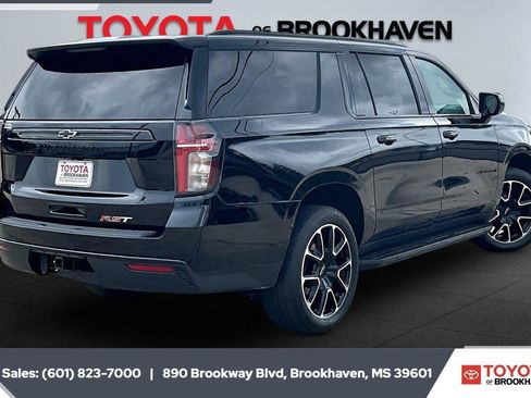 Used 2024 Chevrolet Suburban RST RWD image 11