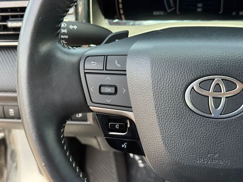 Used 2025 Toyota Camry SE FWD image 15