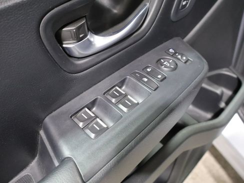 Used 2025 Honda Pilot TrailSport image 13