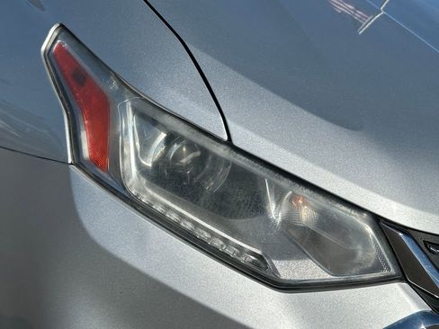 Used 2021 Chevrolet Traverse LT image 33