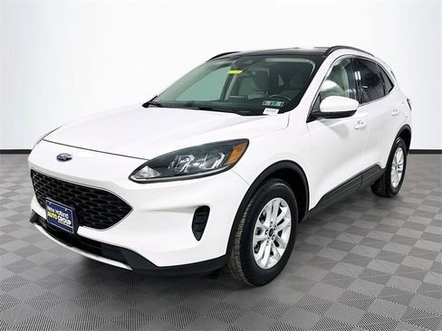 Certified 2020 Ford Escape SE image 3
