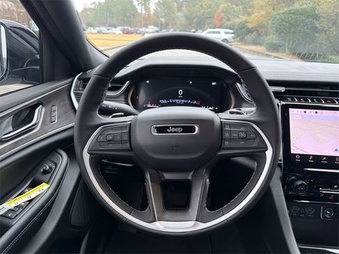 New 2025 Jeep Grand Cherokee L Limited image 24