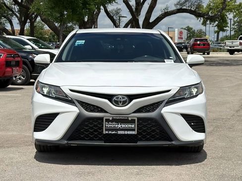Certified 2018 Toyota Camry SE FWD image 2