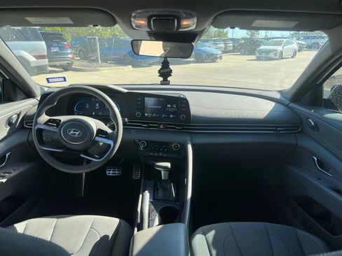 Certified 2025 Hyundai Elantra Sport FWD image 20