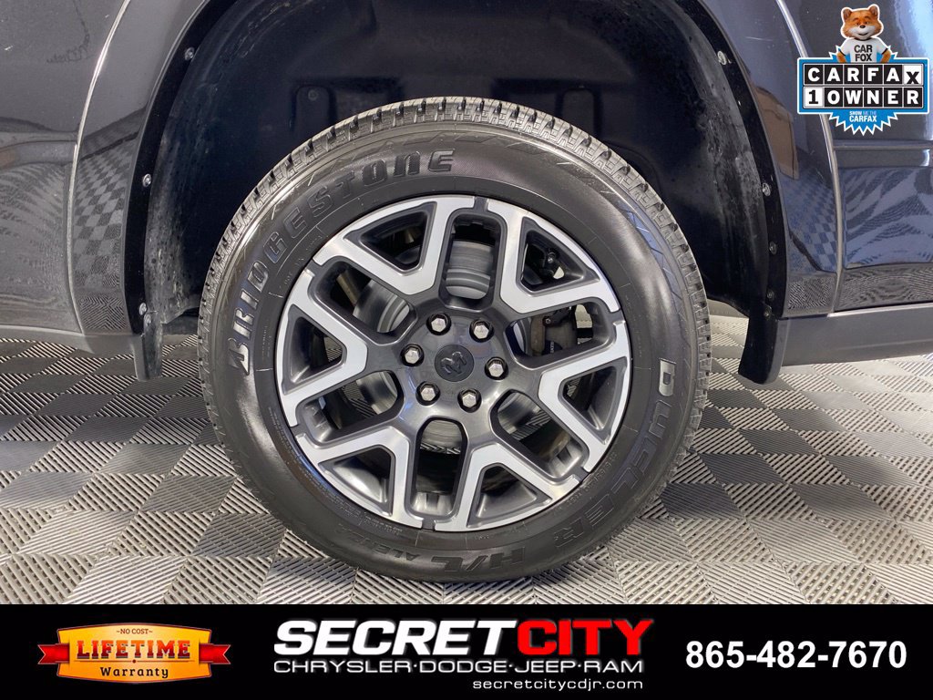 Used 2025 RAM 1500 Laramie AWD/4WD image 9