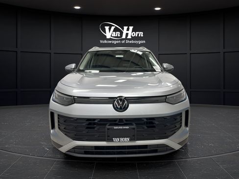 Used 2025 Volkswagen Tiguan SE w/ Panoramic Sunroof Package AWD/4WD image 2