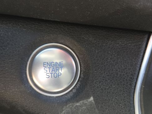 Used 2019 Hyundai Santa Fe SEL image 27