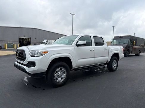 Certified 2023 Toyota Tacoma SR AWD/4WD image 3