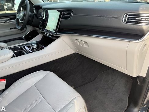 Used 2024 Jeep Wagoneer 4WD image 29