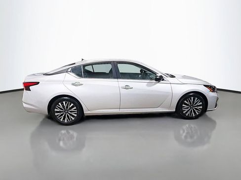 Used 2024 Nissan Altima 2.5 SV FWD image 10