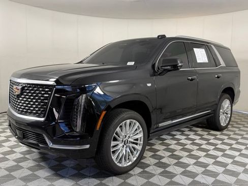 Certified 2026 Cadillac Escalade Luxury AWD/4WD image 2