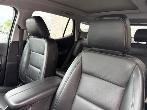 Used 2023 GMC Terrain SLT w/ Infotainment Package II FWD image 13
