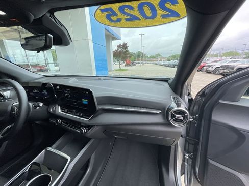 Used 2025 Chevrolet Equinox LT w/ Safety and Technology Package FWD image 29