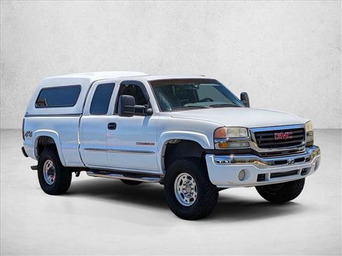 Used 2006 GMC Sierra 2500 SLE w/ Onstar Plus Package AWD/4WD image 3
