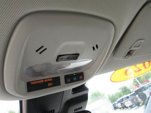 Used 2025 Chevrolet Trax LT FWD image 27