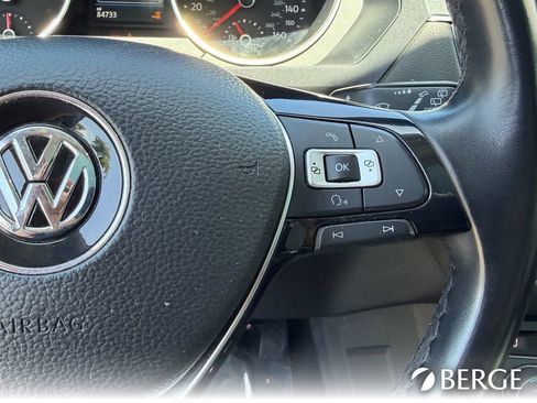 Used 2018 Volkswagen Tiguan SEL FWD image 38