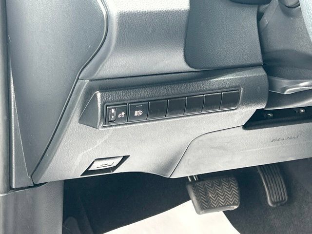 Used 2024 Toyota Corolla LE w/ LE Convenience Package FWD image 20