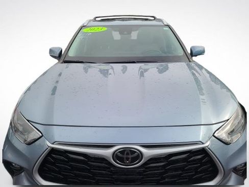 Used 2023 Toyota Highlander XLE image 7