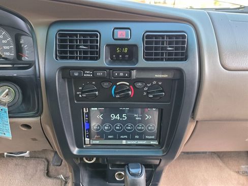 Used 2002 Toyota 4Runner SR5 AWD/4WD image 36