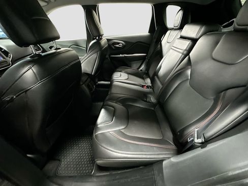 Used 2019 Jeep Cherokee Trailhawk w/ Cold Weather Group image 24