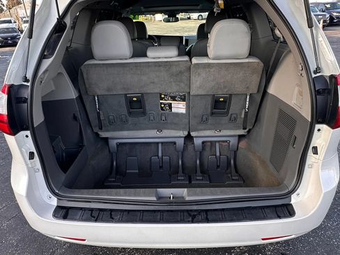 Used 2019 Toyota Sienna XLE w/ Protection Package FWD image 24