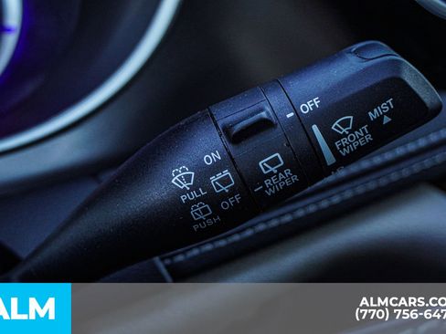 Used 2024 Chrysler Pacifica Select image 36