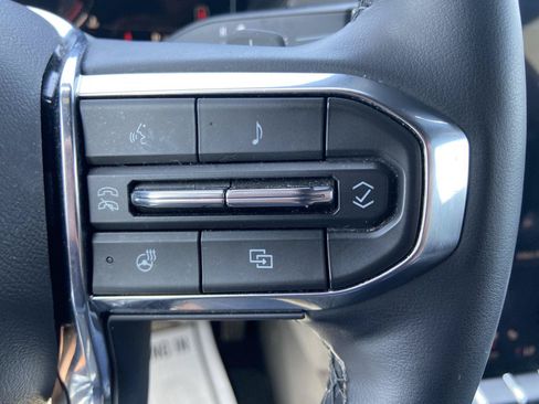 Used 2025 GMC Acadia Elevation AWD/4WD image 29