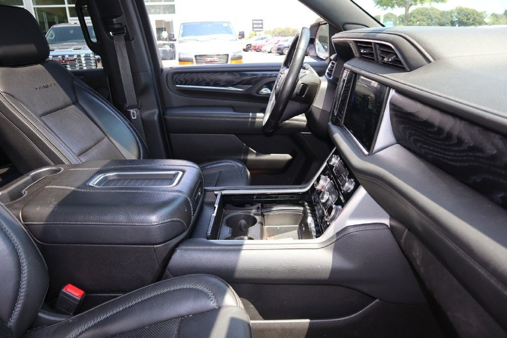 Used 2021 GMC Yukon Denali w/ Denali Ultimate Package AWD/4WD image 28