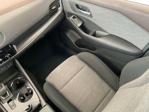 Used 2022 Nissan Rogue SV image 17